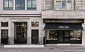 Chateau Petrus |  I just looked at bottles of the 1971 and 1982 Petrus. The label is quitesimple....